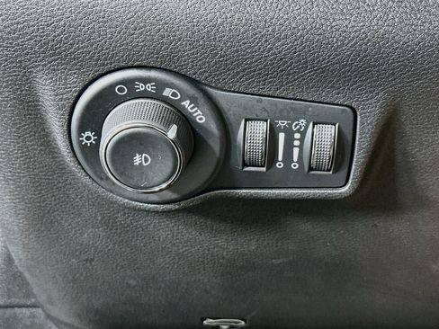 Used 2025 Jeep Compass Limited AWD/4WD image 17