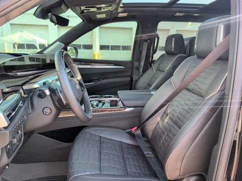 Certified 2025 Cadillac Escalade Sport Platinum w/ LPO, ONYX Package AWD/4WD image 13