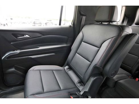 Used 2026 Chevrolet Traverse Z71 w/ LPO, Floor Liner Package AWD/4WD image 9