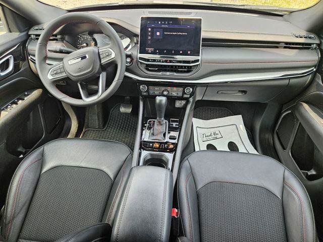 Used 2025 Jeep Compass Trailhawk AWD/4WD image 22