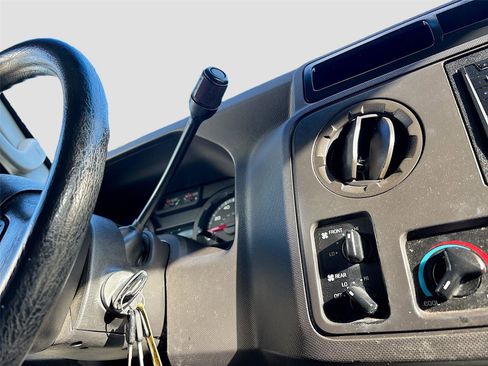 Used 2013 Ford E-350 and Econoline 350 XLT image 17