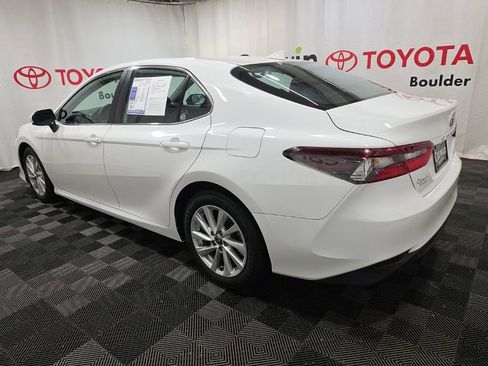 Used 2021 Toyota Camry LE image 4