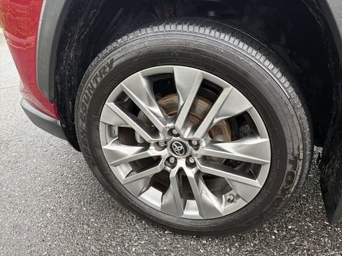 Used 2019 Toyota RAV4 XLE Premium w/ Cold Weather Package AWD/4WD image 16