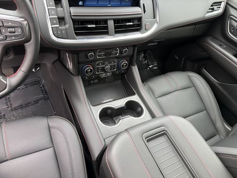 Used 2024 Chevrolet Suburban RST w/ Luxury Package image 33