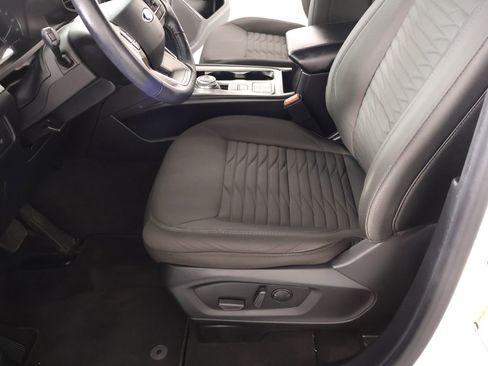 Used 2021 Ford Explorer XLT image 11