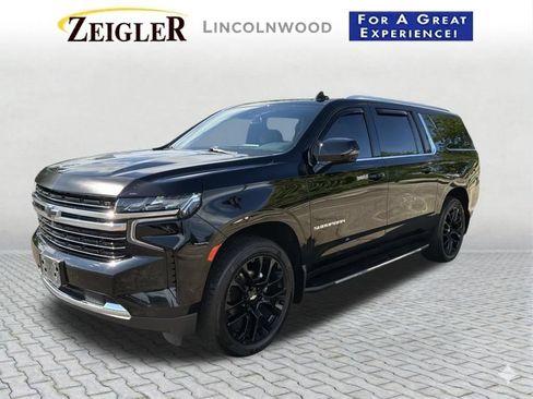 Used 2022 Chevrolet Suburban LT w/ LT Signature Package AWD/4WD image 2