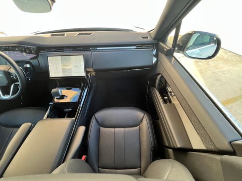 Certified 2025 Land Rover Range Rover Sport SE image 31