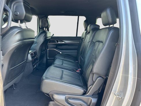 Used 2024 Jeep Wagoneer L Series II RWD image 29