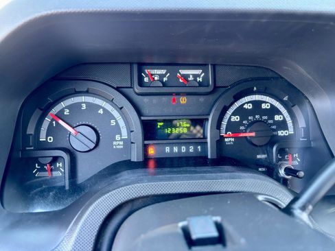 Used 2014 Ford E-150 and Econoline 150 w/ Power Group RWD image 28