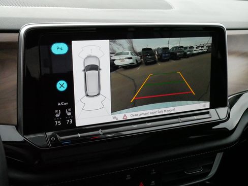 Certified 2024 Volkswagen Atlas SE image 31