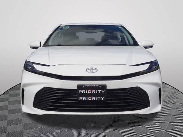 Used 2025 Toyota Camry LE FWD image 5