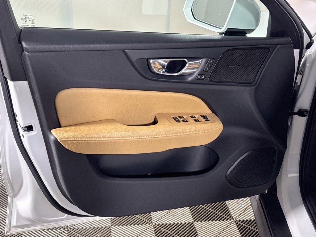 Used 2020 Volvo V60 T5 Cross Country AWD/4WD image 10