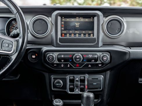 Used 2021 Jeep Wrangler Unlimited Sahara image 15