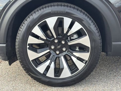 Certified 2025 Ford Explorer Platinum w/ LUX Leather Package image 28