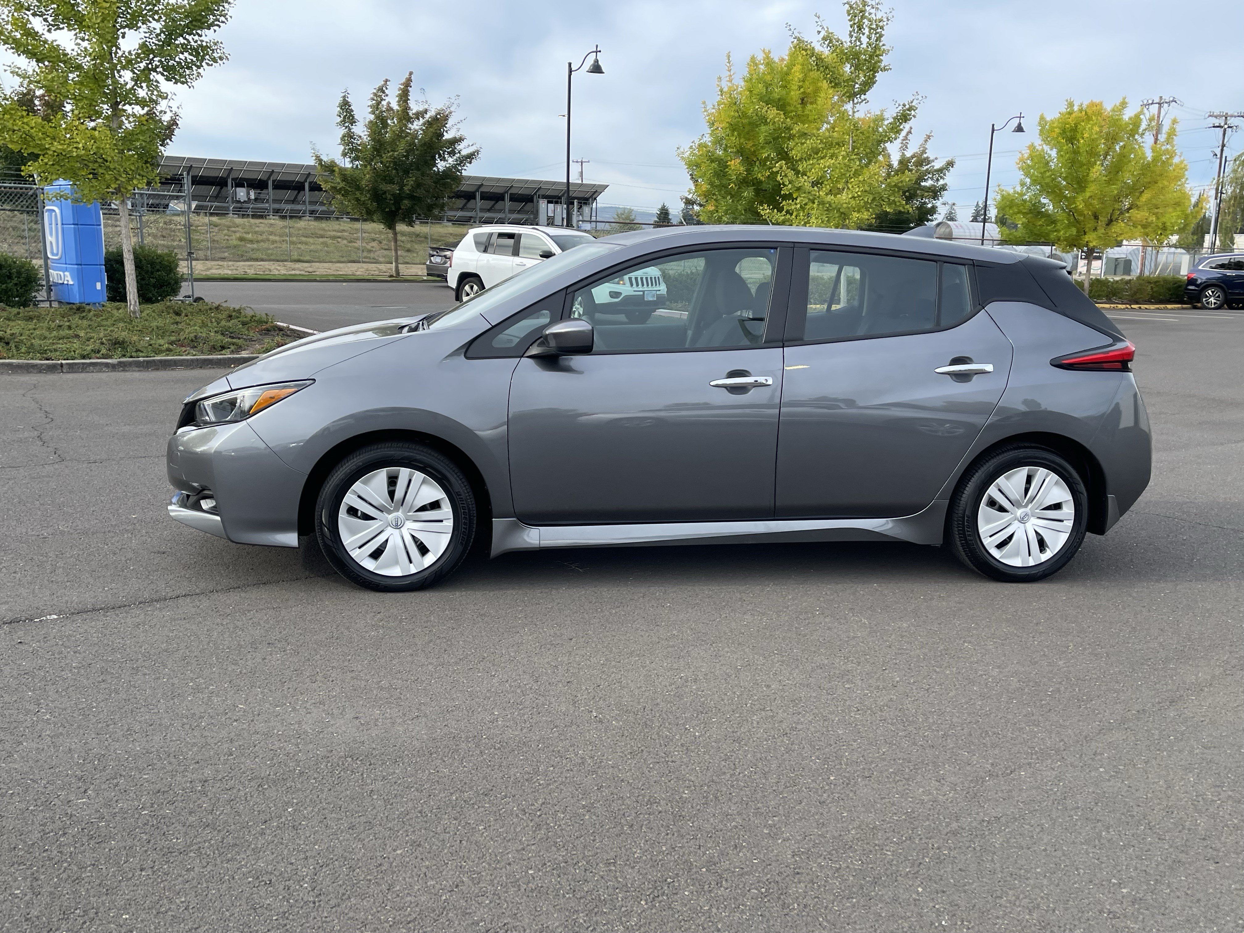 Used 2025 Nissan Leaf S FWD image 2