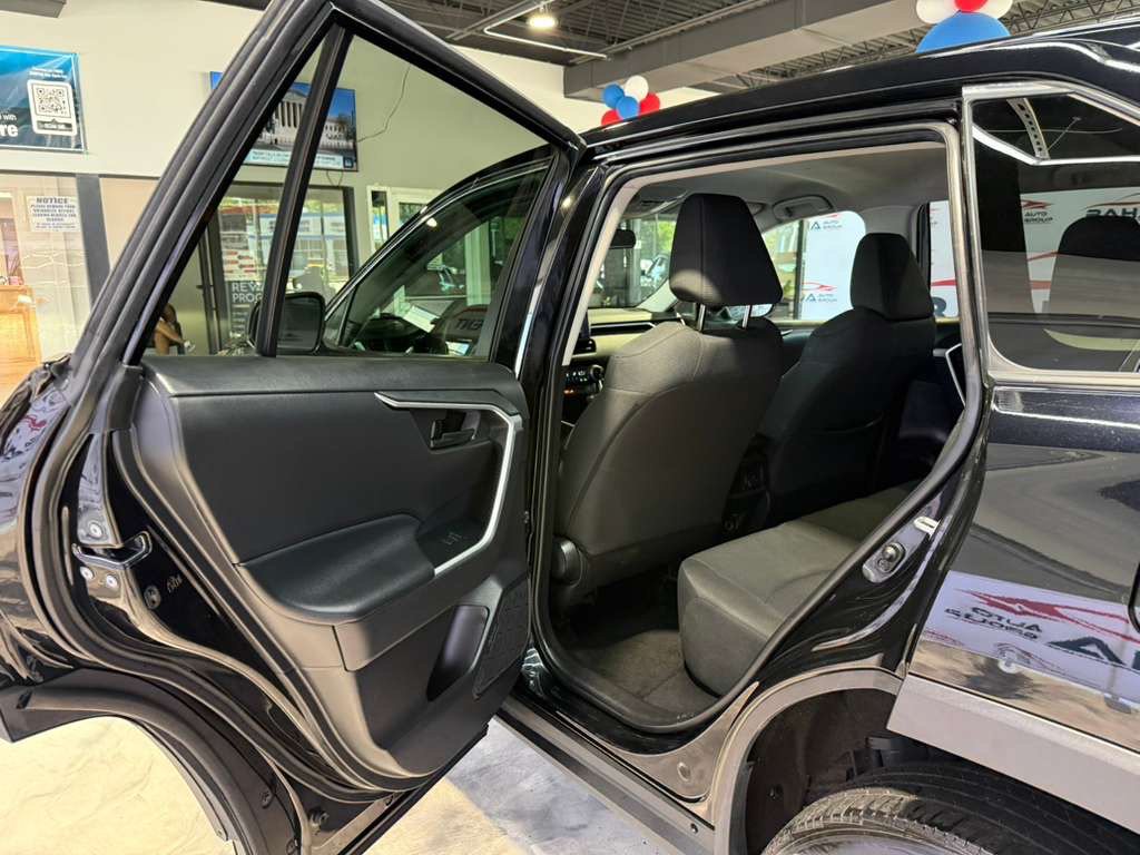 Used 2022 Toyota RAV4 LE FWD image 31