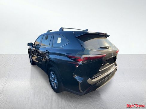 Certified 2024 Toyota Highlander LE image 3