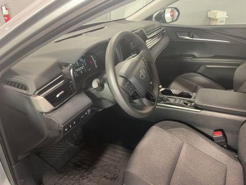 Used 2025 Toyota Camry LE image 9