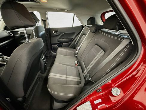 Used 2025 Hyundai Venue SEL FWD image 28