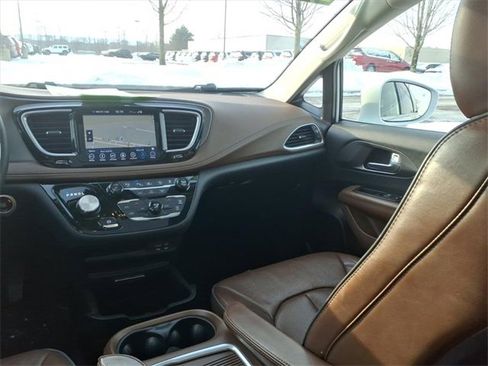 Used 2019 Chrysler Pacifica Limited w/ Advanced Safetytec Group image 12
