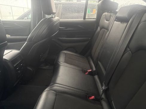 Used 2023 Jeep Grand Cherokee Altitude AWD/4WD image 14