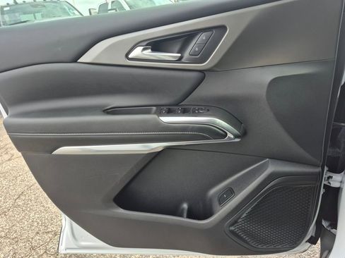 Used 2025 Chevrolet Traverse LT image 15