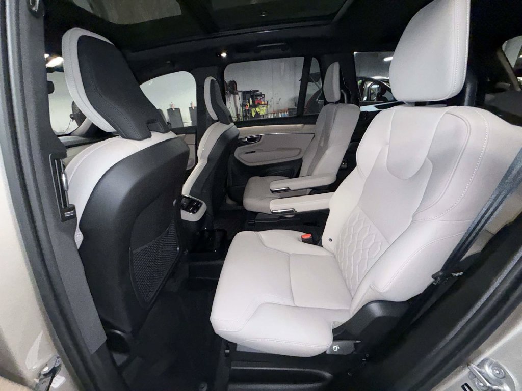 Used 2025 Volvo XC90 B6 Plus AWD/4WD image 19