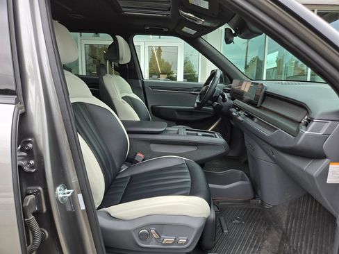 Certified 2024 Kia EV9 GT-Line AWD/4WD image 11
