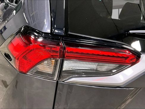 Used 2021 Toyota RAV4 Limited AWD/4WD image 23