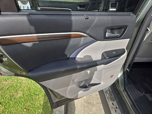 Used 2015 Toyota Highlander Limited FWD image 8