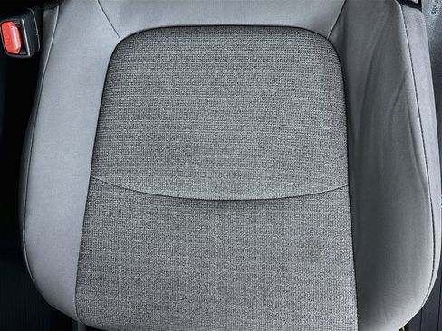 Certified 2025 Toyota Sienna LE FWD image 18