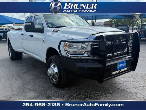 Used 2024 RAM 3500 Tradesman w/ Chrome Appearance Group image 3