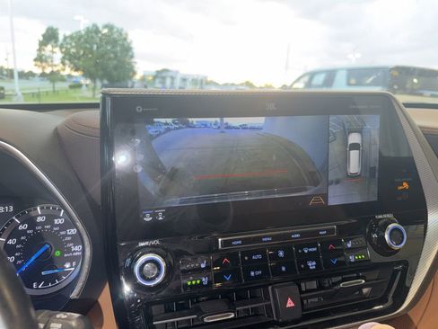 Used 2022 Toyota Highlander Platinum AWD/4WD image 13