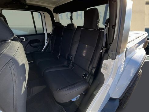 Used 2022 Jeep Gladiator Sport image 23