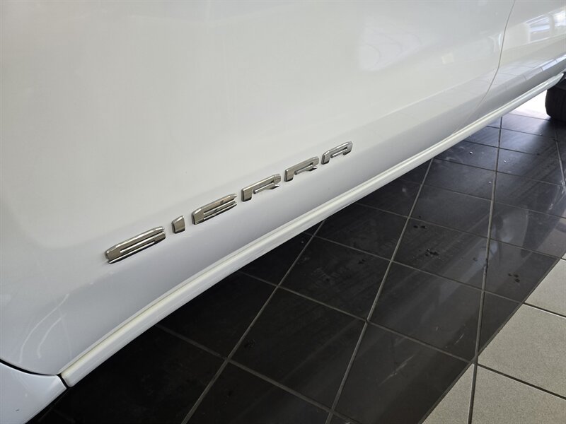 Used 2025 GMC Sierra 1500 SLT AWD/4WD image 34