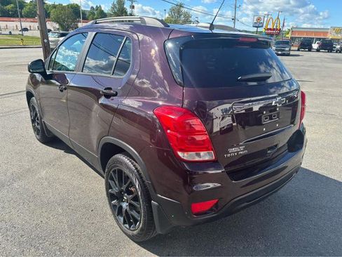 Used 2021 Chevrolet Trax LT w/ Premium Seat Package AWD/4WD image 5