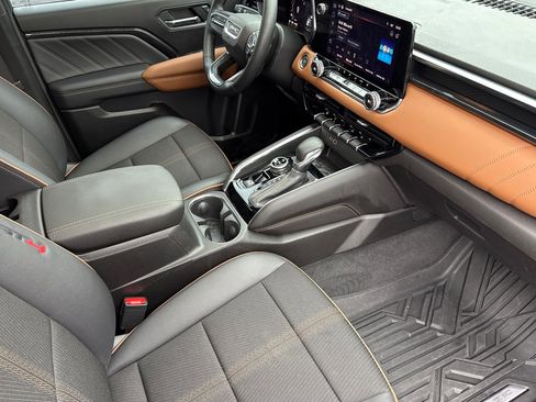 Used 2024 GMC Canyon AT4 w/ Technology Package image 19