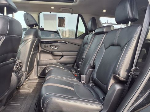 Used 2024 Honda Pilot Touring image 7