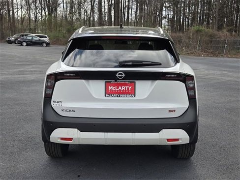 Certified 2025 Nissan Kicks SR image 10