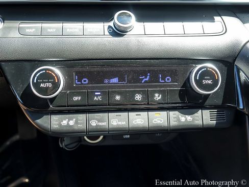 Used 2025 Hyundai Elantra Limited FWD image 21