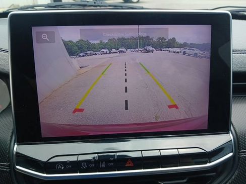 Used 2022 Jeep Compass Latitude FWD image 31