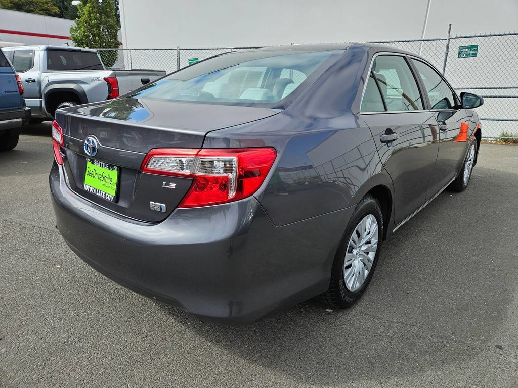Used 2014 Toyota Camry LE FWD image 3