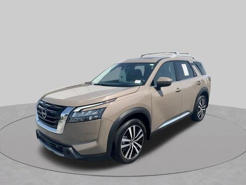 Certified 2025 Nissan Pathfinder Platinum w/ Cargo Package AWD/4WD image 5