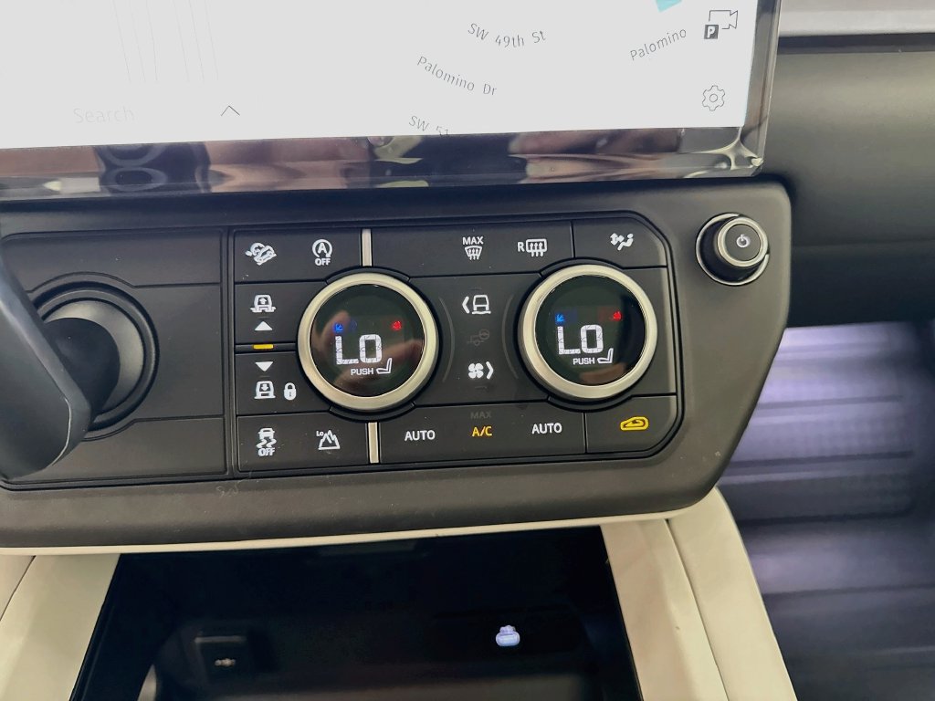 New 2026 Land Rover Defender 110 X-Dynamic SE AWD/4WD image 16