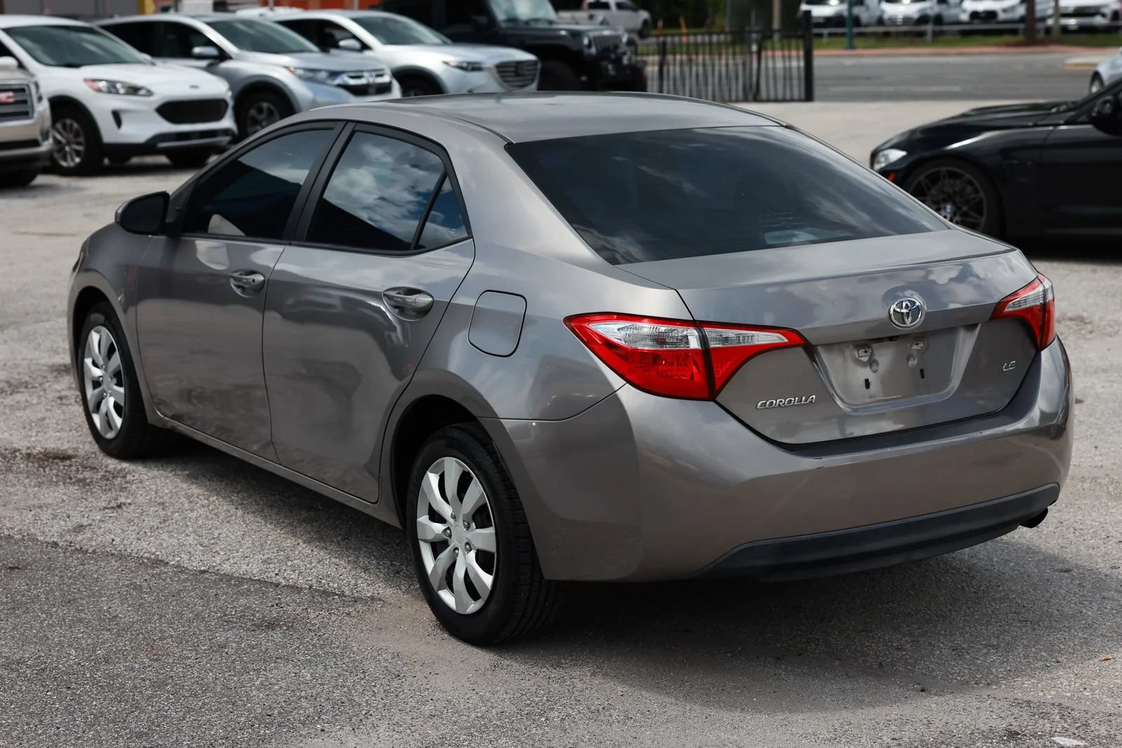 Used 2015 Toyota Corolla LE FWD image 4