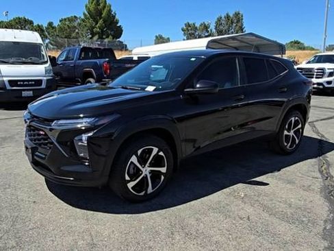 Used 2024 Chevrolet Trax RS FWD image 4