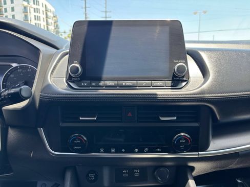 Used 2025 Nissan Rogue SV FWD image 17