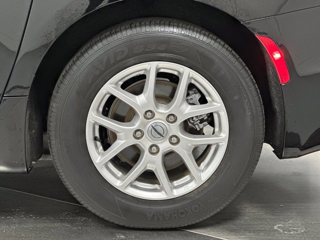 Used 2024 Chrysler Pacifica Touring-L FWD image 30