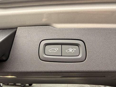 Used 2025 Volvo V60 B5 Cross Country Plus image 33