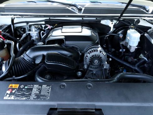 Used 2012 Chevrolet Tahoe LTZ image 17